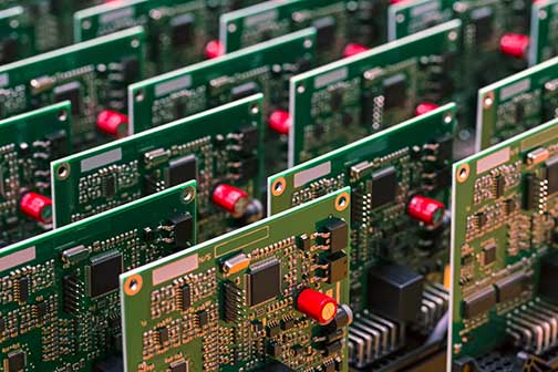 プリント基板 (PCB) 産業における金めっき膜厚の予測、貴金属などの材料コストをAIによって削減ーProfet AI社ケーススタディ イメージ画像